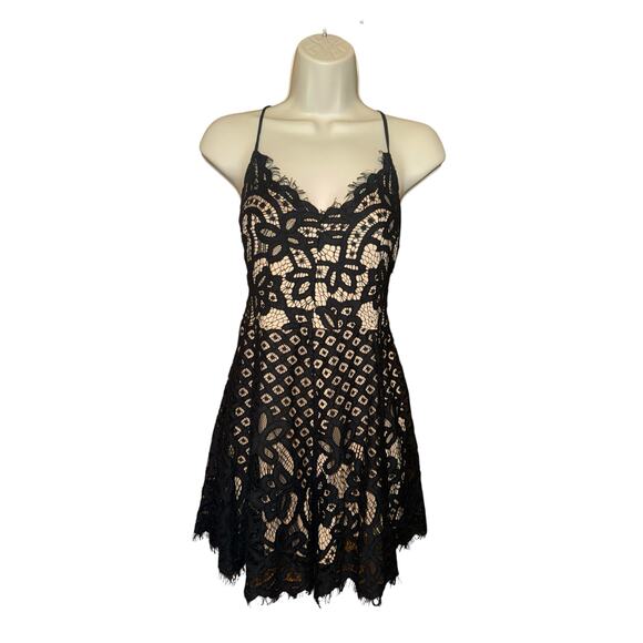 Express black lace halter lace up romper size 8 - Picture 1 of 7